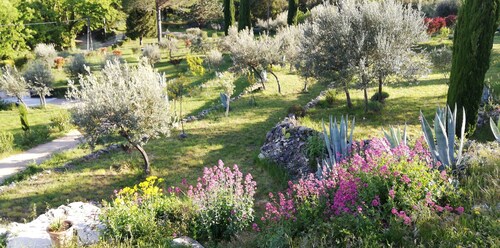 Charming country house in Provence. Belvedere overlooking olive hill- Private pool