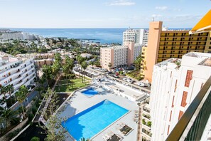 Pool - One bedroom penthouse with amazing sea views, Playa de las Americas, Costa Adeje (Costa Adeje, Tenerife)