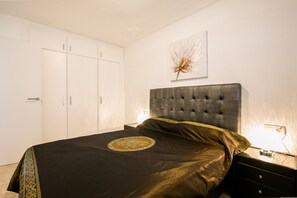 1 bedroom, iron/ironing board, WiFi, bed sheets - One bedroom penthouse with amazing sea views, Playa de las Americas, Costa Adeje (Costa Adeje, Tenerife)