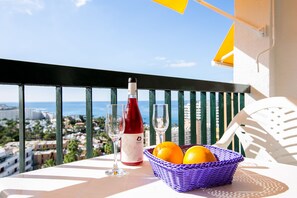 Outdoor dining - One bedroom penthouse with amazing sea views, Playa de las Americas, Costa Adeje (Costa Adeje, Tenerife)