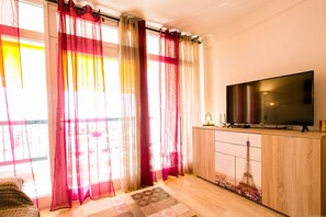 TV - One bedroom penthouse with amazing sea views, Playa de las Americas, Costa Adeje (Costa Adeje, Tenerife)
