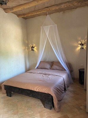 5 bedrooms, iron/ironing board, travel cot, free WiFi