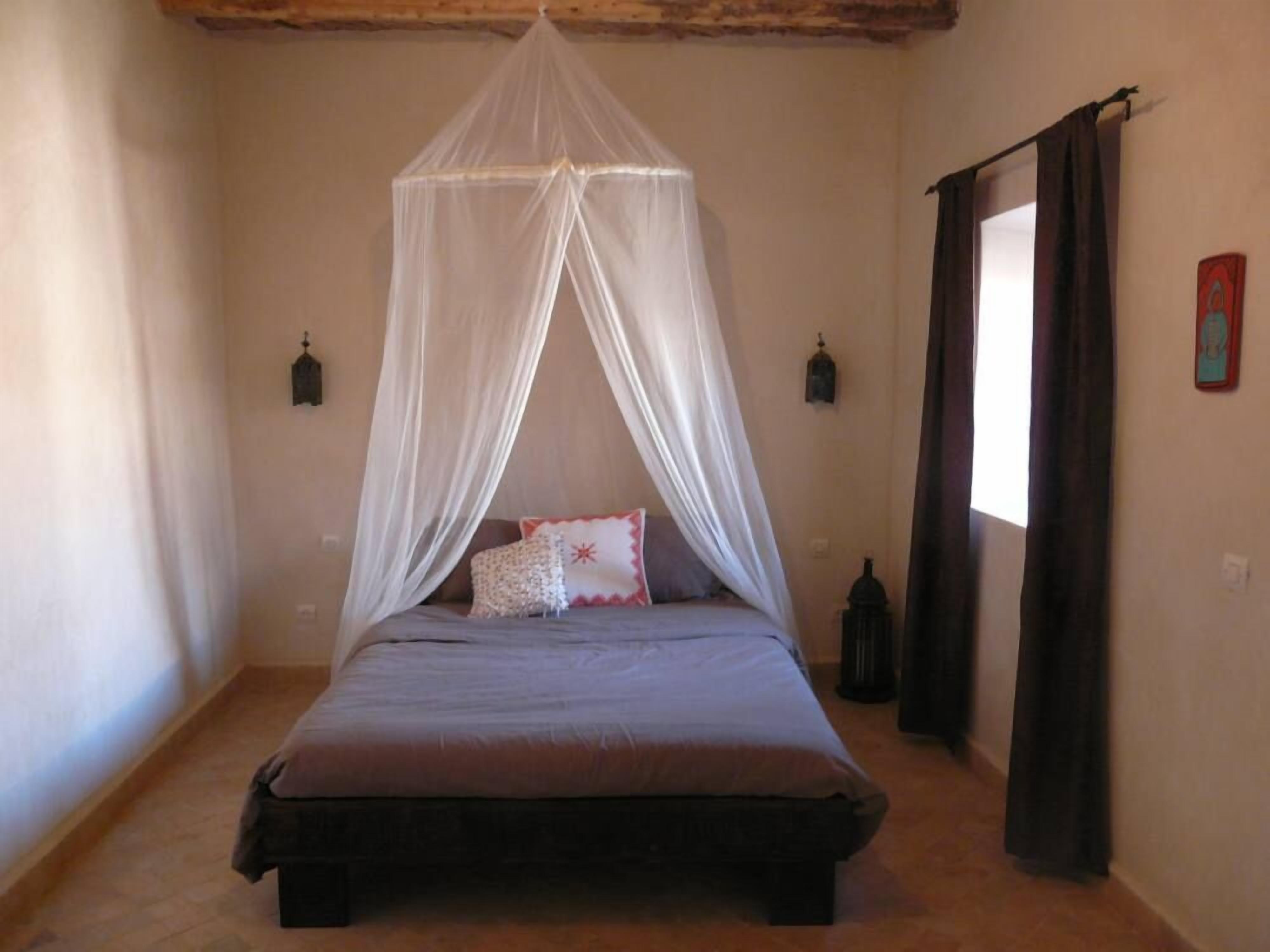 5 slaapkamers, een strijkplank/strijkijzer, beddengoed