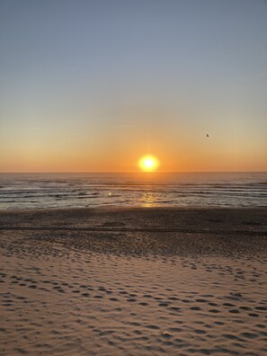 Espreguiçadeiras, toalhas de praia 