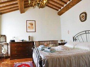 2 عدّة غرف نوم ومكواة/لوح كي و واي فاي