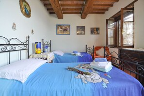 2 bedrooms, iron/ironing board, WiFi