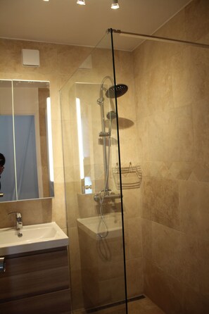 Bathtub, hair dryer