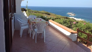 A patio with a table and chairs overlooking the ocean. - House / Villa - Sant'Antioco (Sant'Antioco)