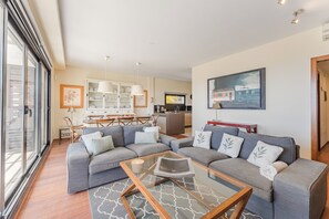 TV, DVD player, books, music library - Wonderful villa, free WIfI, private pool, AC, BBQ 300m from Siam Park Mall (Adeje/ Tenerife)