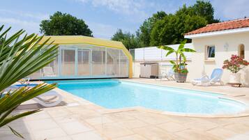 Piscine couverte, piscine extérieure