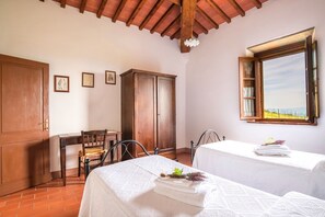 8 bedrooms, iron/ironing board, WiFi - Extremely panoramic villa with private swimming pool, large, well-equipped outdoor area, terrace wit (Sinalunga)