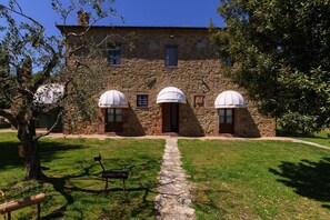 Exterior - Extremely panoramic villa with private swimming pool, large, well-equipped outdoor area, terrace wit (Sinalunga)