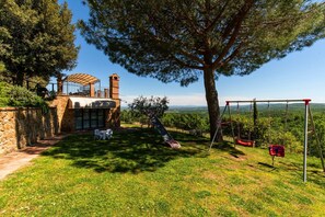 Children's area - Extremely panoramic villa with private swimming pool, large, well-equipped outdoor area, terrace wit (Sinalunga)