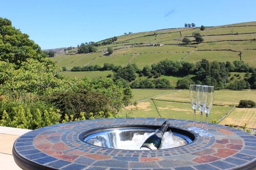 Large Georgian Country House, in rural location with great pubs and walks