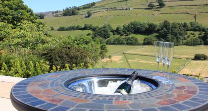 Large Georgian Country House, in rural location with great pubs and walks