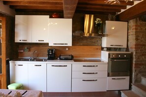 Fridge, oven, dishwasher, coffee/tea maker
