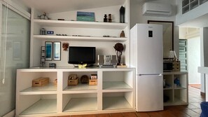 2 bedrooms, iron/ironing board, travel cot, free WiFi