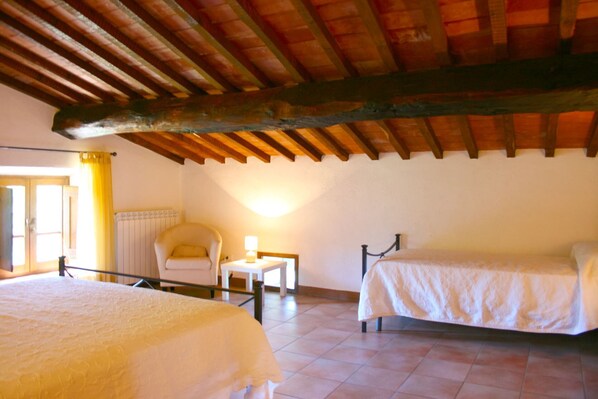 7 chambres, fer et planche à repasser, Wi-Fi