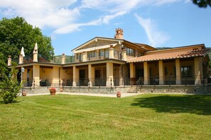 Exterior - Luxury villa with private pool and large garden on the outskirts of Castiglion Fiorentino, reachable (Castiglion Fiorentino)