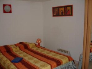 1 Schlafzimmer, Bügeleisen/Bügelbrett, Reisekinderbett, Bettwäsche