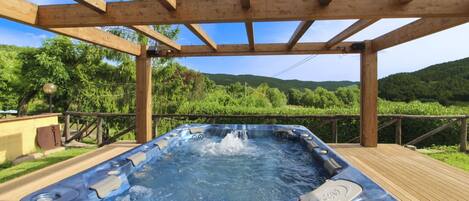 Bain à remous extérieur