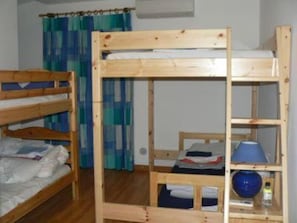 7 Schlafzimmer, BĂŒgeleisen/BĂŒgelbrett, WLAN, BettwĂ€sche