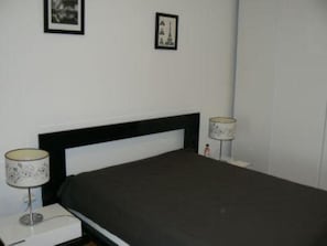 7 chambres, fer et planche à repasser, Wi-Fi, draps fournis