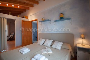 5 bedrooms, desk, iron/ironing board, free WiFi