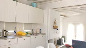 雪櫃、微波爐、焗爐、爐具