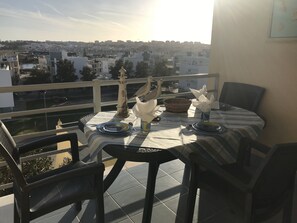 Outdoor dining - SEA VIEW, SWIMMING POOL, PARKING AND 250 MTRS. THE MARINA AND BEACH (LAGOS)