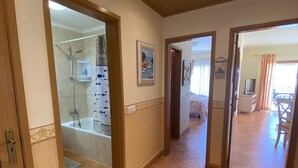 A spacious hallway with a tiled floor, wooden door frames, and a patterned rug. - SEA VIEW, SWIMMING POOL, PARKING AND 250 MTRS. THE MARINA AND BEACH (LAGOS)