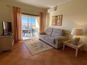 Smart TV, video library - SEA VIEW, SWIMMING POOL, PARKING AND 250 MTRS. THE MARINA AND BEACH (LAGOS)