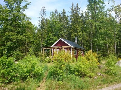 Cozy cottage near the lake, including free Wi-Fi and own rowing boat