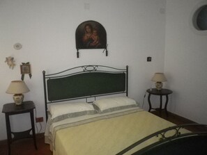 4 slaapkamers, een strijkplank/strijkijzer, gratis wifi, beddengoed