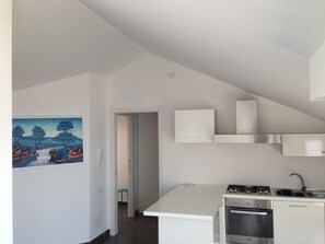 Fridge, oven, stovetop, dishwasher - The roof on the Sea - Apartments (Mascali)