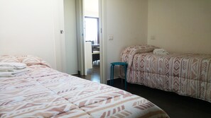 2 chambres, fer et planche à repasser, accès au Wi-Fi (inclus)