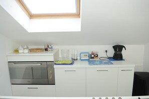 Kühlschrank, Ofen, Herdplatte, Geschirrspüler
