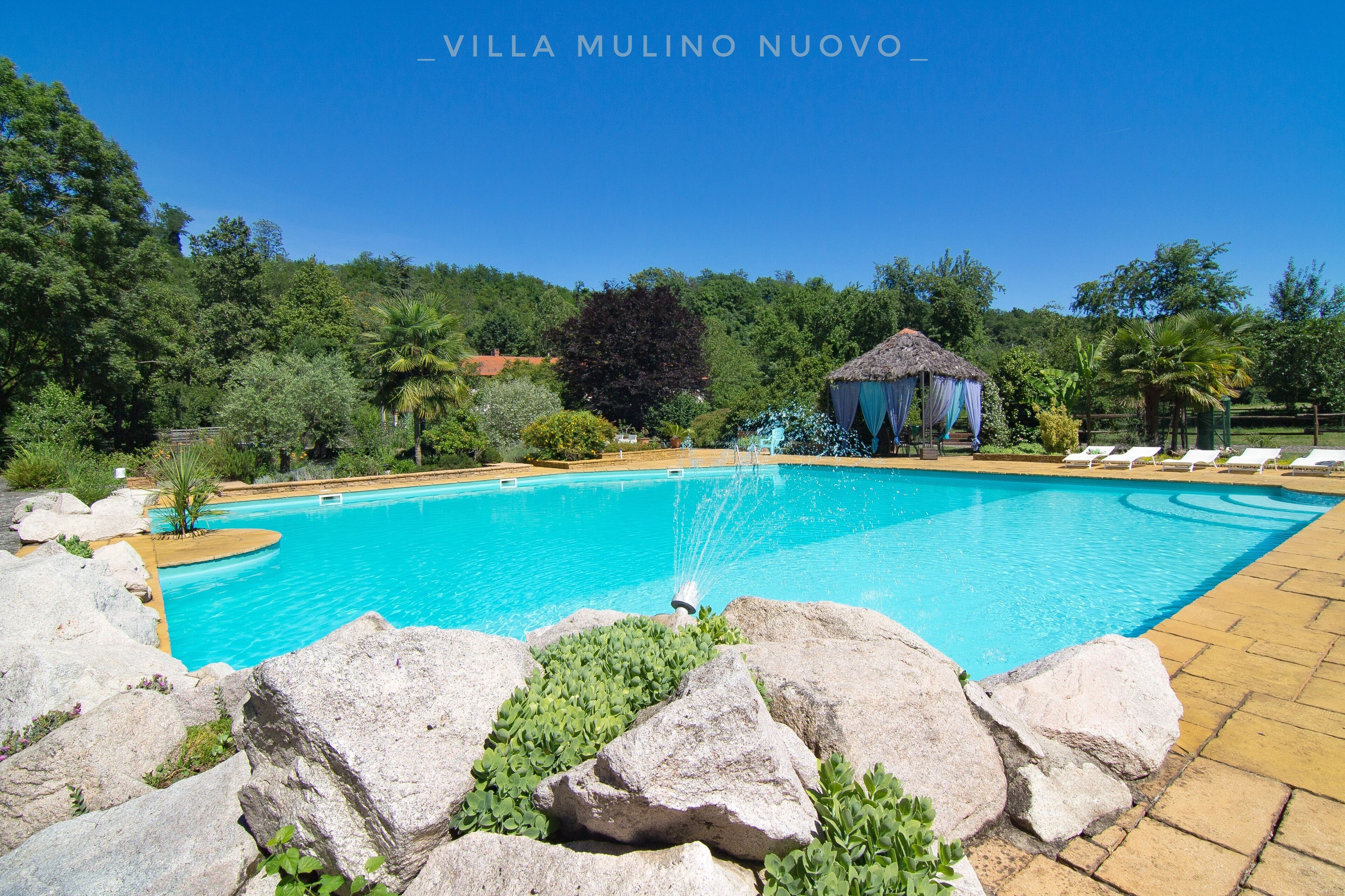 Villa with private pool and park max 12 people, pets not allowed.