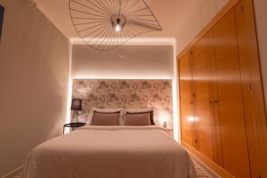 2 chambres, coffres-forts dans les chambres, fer et planche à repasser