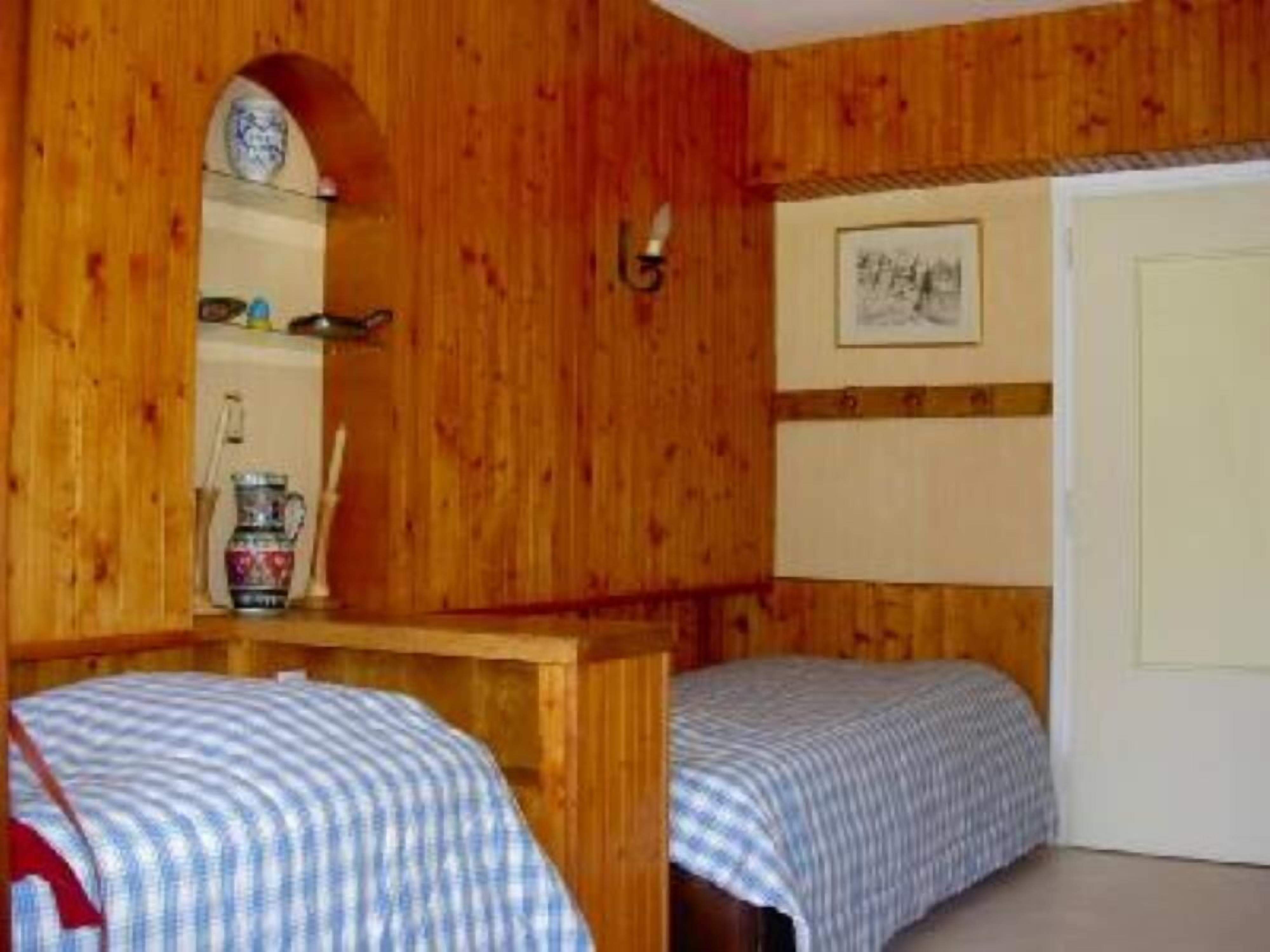 2 室のベッドルーム、アイロン / アイロン台、WiFi (無料)