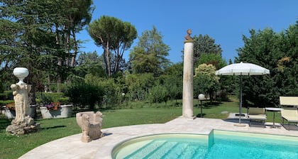 Charming historic villa near Arezzo, with private pool adorned with marble, centuries-old park, and