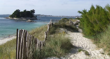 Votre refuge cosy en Bretagne . Mer Ă 2 pas, nature, jardin clos, animaux admis