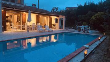 Outdoor pool, a heated pool