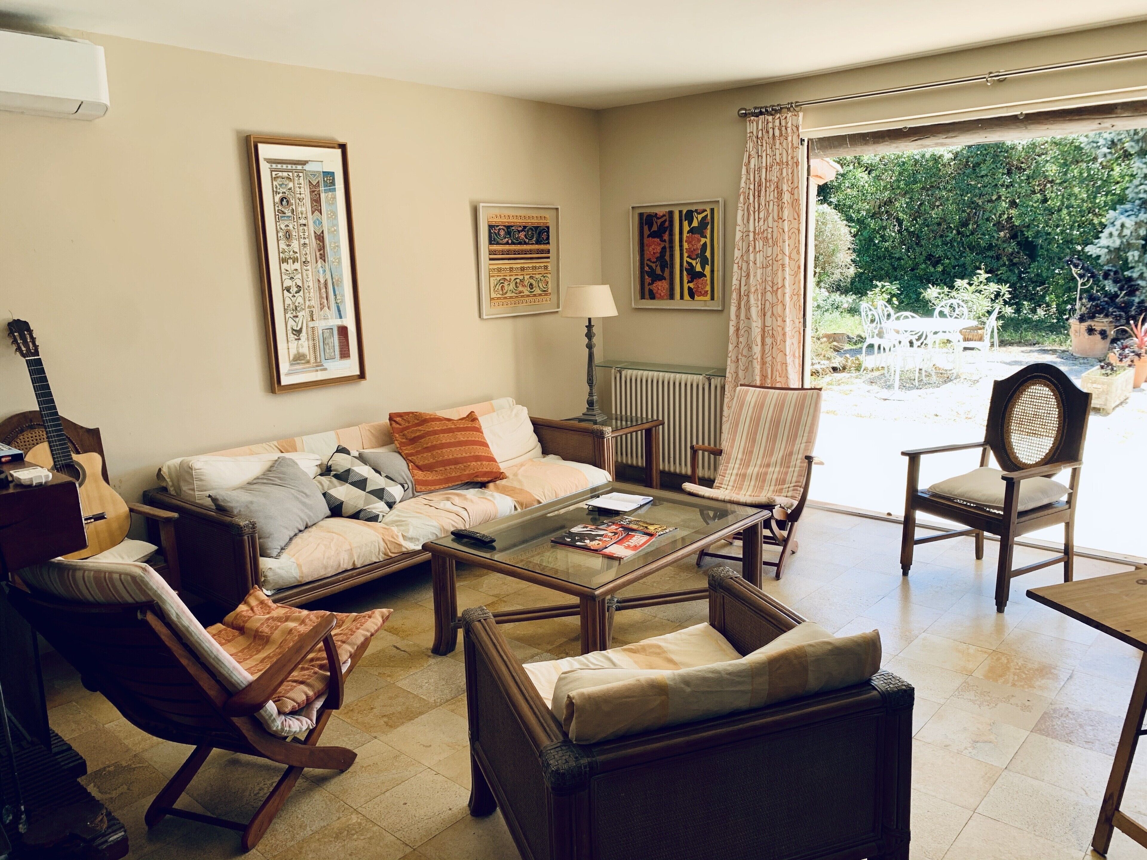 Smart TV, fireplace, DVD player, table tennis