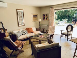 Smart TV, fireplace, DVD player, ping pong -  Superb villa Antibes Juan les Pins heated pool (Antibes)