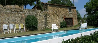 Antichissimo casale di campagna con un’originaria torre risalente al 1500. In posizione panoramica,