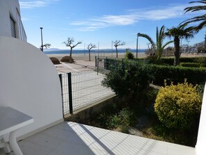 Terrace/patio - Nice apartment in front of the sea in Roses Inmosantos Oasis E3 (Rosas / Roses)