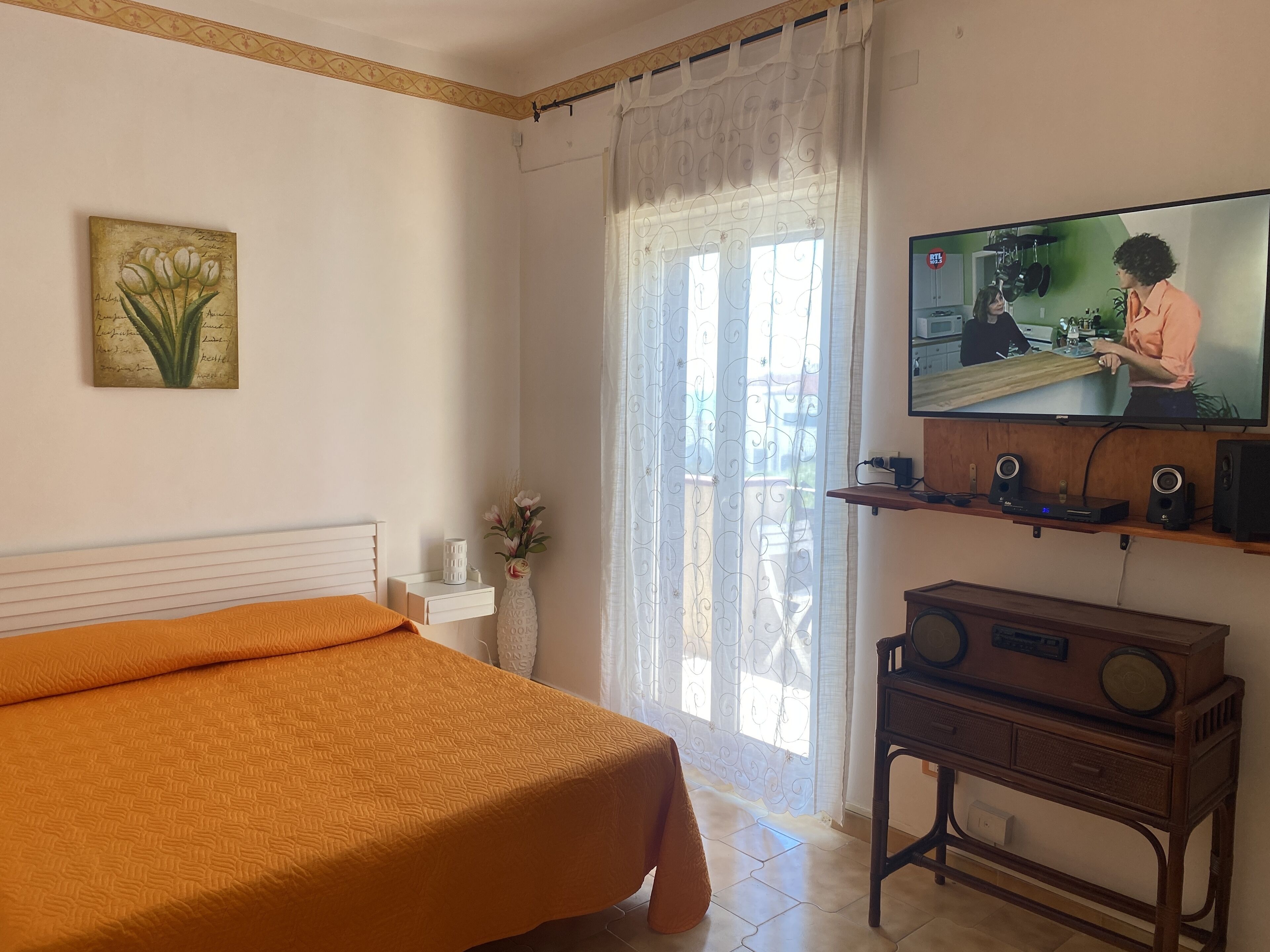 4 bedrooms, in-room safe, iron/ironing board, free WiFi