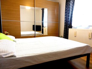2 quartos, ferros/tábuas de passar roupa, Wi-Fi, roupa de cama