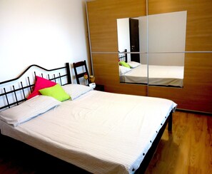 2 bedrooms, iron/ironing board, WiFi, bed sheets